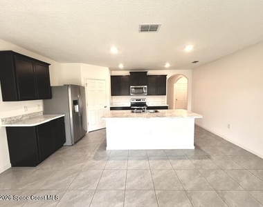 392 Ocarina Street Sw - Photo Thumbnail 6