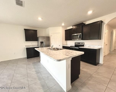 392 Ocarina Street Sw - Photo Thumbnail 5