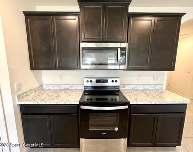 392 Ocarina Street Sw - Photo Thumbnail 8