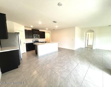 392 Ocarina Street Sw - Photo Thumbnail 9