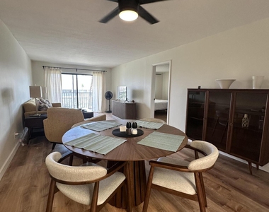 520 Palm Springs Boulevard - Photo Thumbnail 4