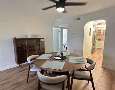 520 Palm Springs Boulevard - Photo Thumbnail 5