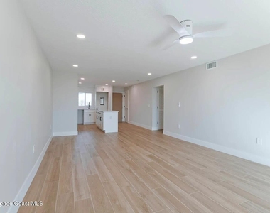 904 Wave Crest Avenue - Photo Thumbnail 5