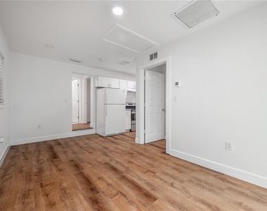 2307 E Osborne Avenue - Photo Thumbnail 10