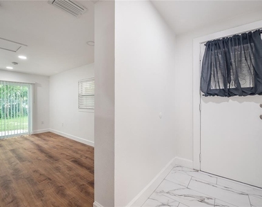 2307 E Osborne Avenue - Photo Thumbnail 3