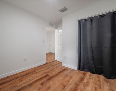 2307 E Osborne Avenue - Photo Thumbnail 13