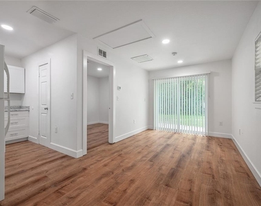 2307 E Osborne Avenue - Photo Thumbnail 9