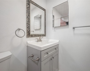 2307 E Osborne Avenue - Photo Thumbnail 6