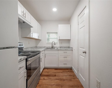 2307 E Osborne Avenue - Photo Thumbnail 15