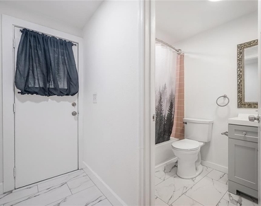 2307 E Osborne Avenue - Photo Thumbnail 4