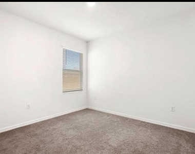 35724 Sunflower Hill Dr - Photo Thumbnail 4