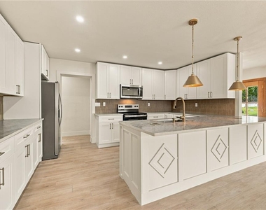 3946 Helena Street Ne - Photo Thumbnail 8