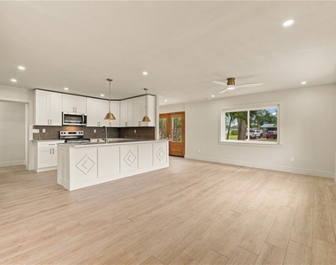 3946 Helena Street Ne - Photo Thumbnail 11