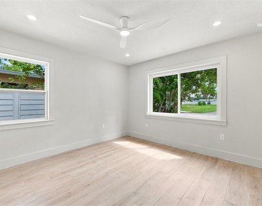 3946 Helena Street Ne - Photo Thumbnail 14