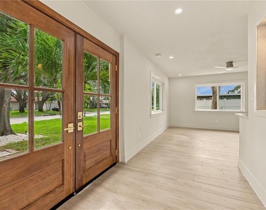 3946 Helena Street Ne - Photo Thumbnail 3