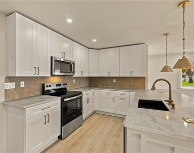 3946 Helena Street Ne - Photo Thumbnail 7
