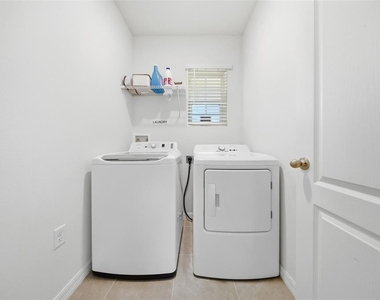 479 Pelham Park Drive - Photo Thumbnail 12