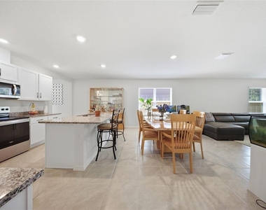 479 Pelham Park Drive - Photo Thumbnail 4