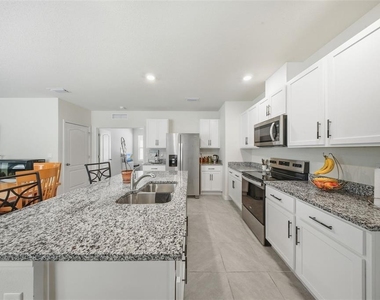 479 Pelham Park Drive - Photo Thumbnail 3