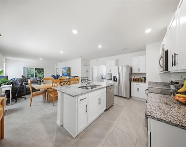 479 Pelham Park Drive - Photo Thumbnail 2