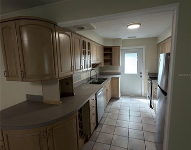 1405 N Saturn - Photo Thumbnail 4