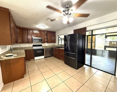 2944 58th Avenue N - Photo Thumbnail 5
