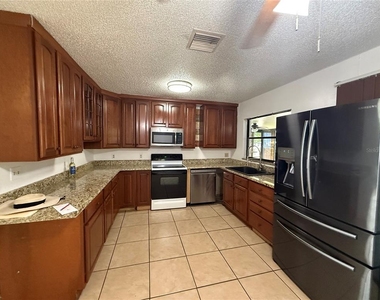 2944 58th Avenue N - Photo Thumbnail 6