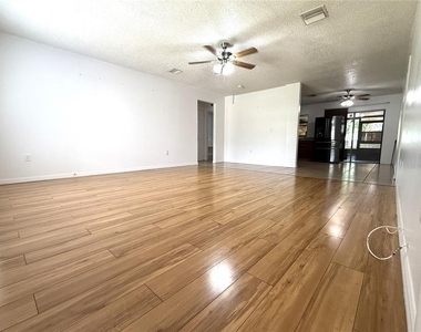 2944 58th Avenue N - Photo Thumbnail 2