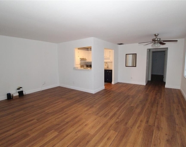 2202 Clubhouse Drive - Photo Thumbnail 4