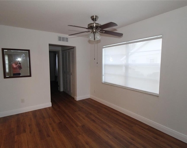 2202 Clubhouse Drive - Photo Thumbnail 7
