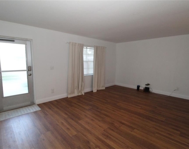2202 Clubhouse Drive - Photo Thumbnail 5