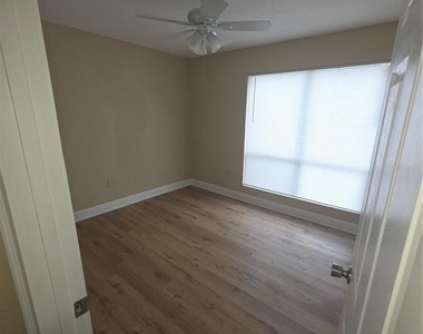 1836 N Crystal Lake Drive - Photo Thumbnail 10