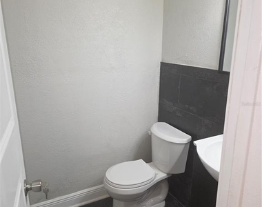 1836 N Crystal Lake Drive - Photo Thumbnail 7