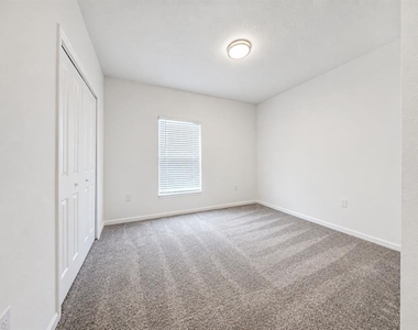 688 Sand Pine Ln - Photo Thumbnail 5