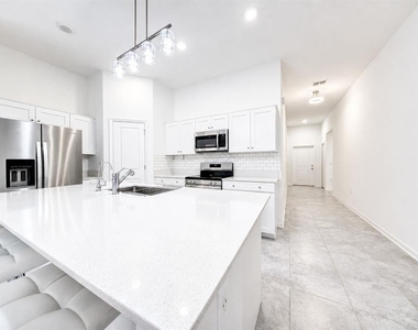 688 Sand Pine Ln - Photo Thumbnail 11