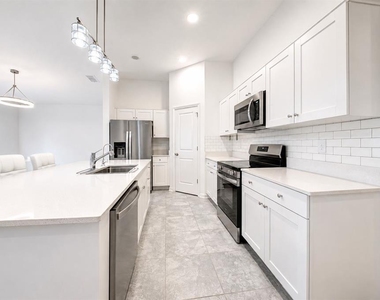 688 Sand Pine Ln - Photo Thumbnail 8