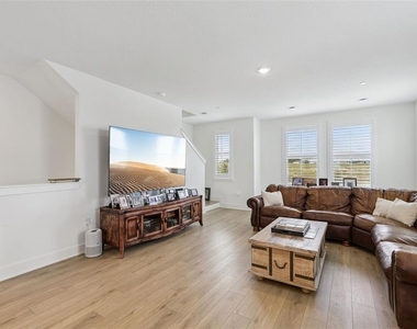 15387 Hamlin Park Drive - Photo Thumbnail 9