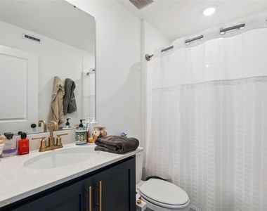 15387 Hamlin Park Drive - Photo Thumbnail 21