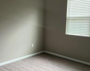 345 Casa Verano Lane - Photo Thumbnail 8