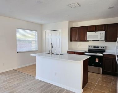 760 Cresting Oak Circle - Photo Thumbnail 5
