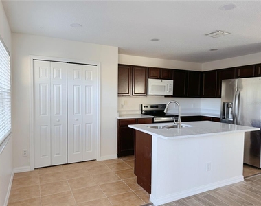 760 Cresting Oak Circle - Photo Thumbnail 7