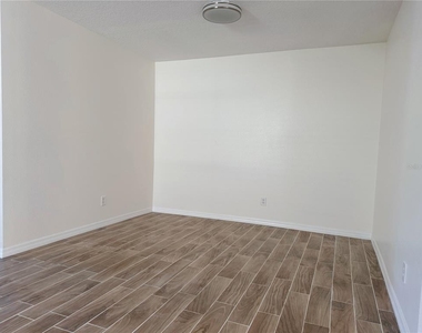 760 Cresting Oak Circle - Photo Thumbnail 4