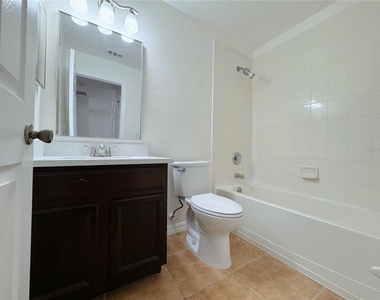 760 Cresting Oak Circle - Photo Thumbnail 17