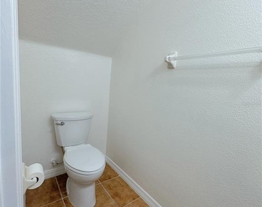760 Cresting Oak Circle - Photo Thumbnail 10