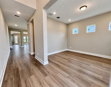 16477 Silver Brook Way - Photo Thumbnail 4