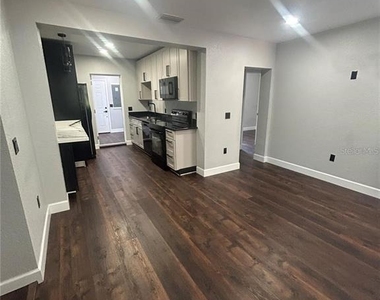 1111 Se 6th Avenue - Photo Thumbnail 3