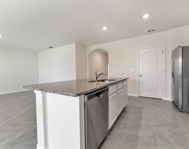 320 Guadlupe Street - Photo Thumbnail 6