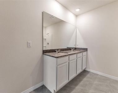 320 Guadlupe Street - Photo Thumbnail 14