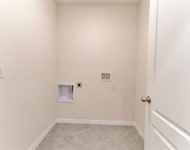 320 Guadlupe Street - Photo Thumbnail 8
