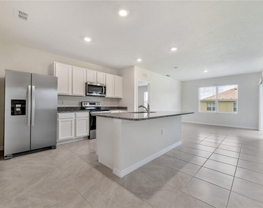 320 Guadlupe Street - Photo Thumbnail 4